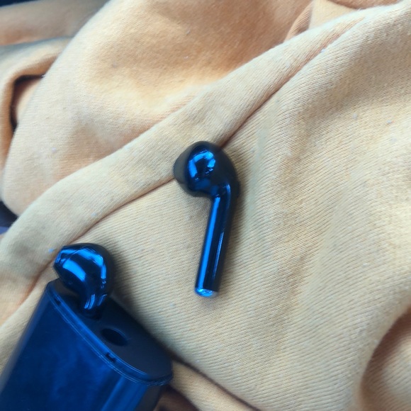 Wireless Ear Phones!!! - Picture 4 of 4